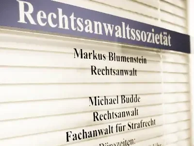 Kanzleischild der Rechtsanwaltssozietät Blumenstein & Budde am Brüderweg in Dortmund